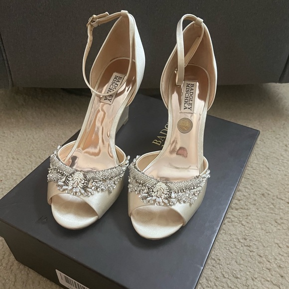 Badgley Mischka Malorie Women's Ivory Satin Peep-Toe Wedge Heels - Picture 1 of 6